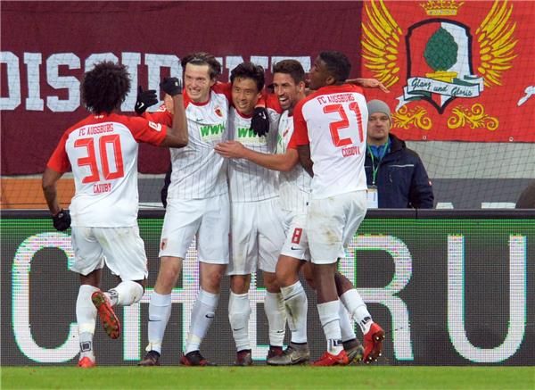 فرحة لاعبي أوجسبورج 