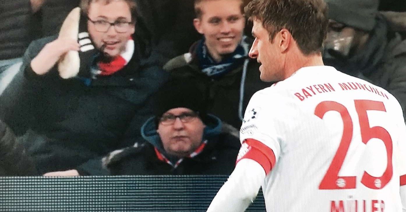 72139509-thomas-mueller-ist-auf-diesem-bild-definitiv-nicht-hauptattraktion-GKT2Kn6b