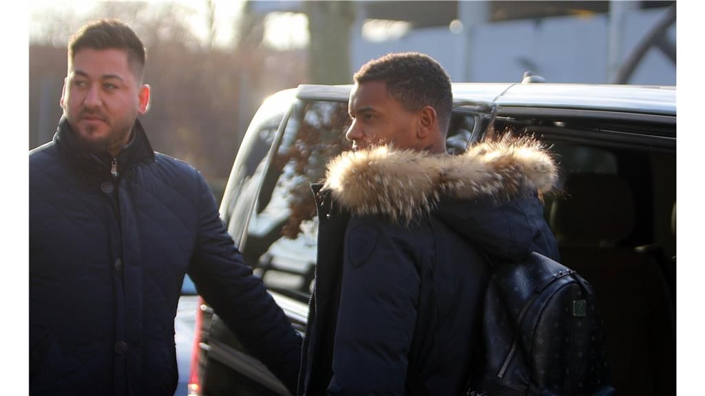 Ankunft-von-Manuel-Akanji-am-Dortmund-Airport-g3392951