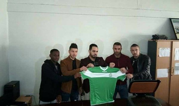 جانب من التوقيع