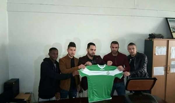 جانب من التوقيع