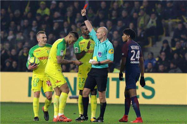 لحظة طرد دييجو كارلوس