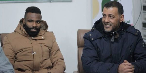 جانب من التوقيع