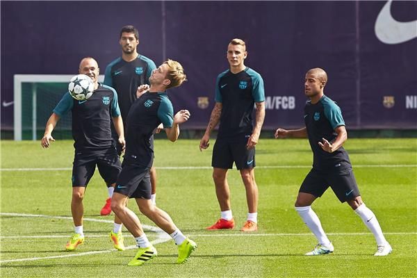 لاعبو برشلونة - أرشيفية