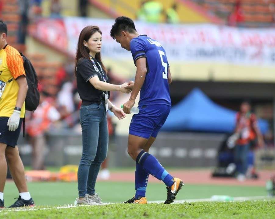 المدربة واتانيا مع أولمبي تايلاند