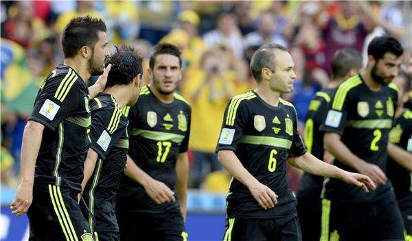 فيا مع لاعبي إسبانيا