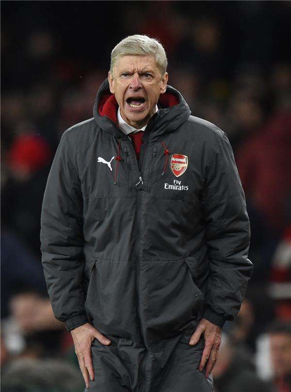 فينجر منشغل عن صفقة إيفانز