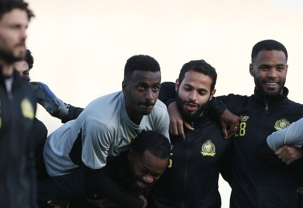 شايع يداعب سهيل في مران النصر