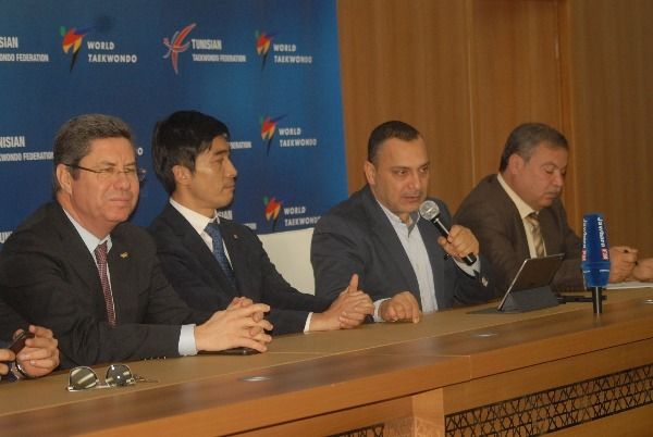  من المؤتمر الصحفي 