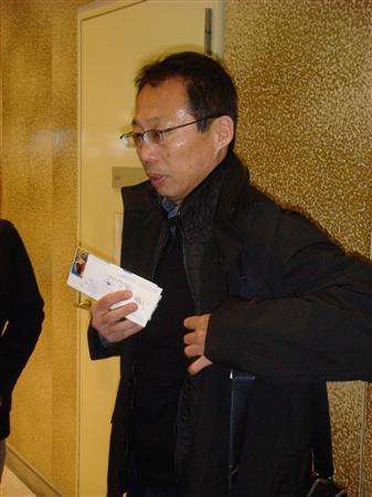 السيد أوكادا عندما قام بتغيير مسار رحلته لموسكو إضطرارياً