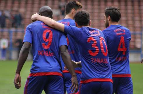 لاعبو كارابوك سبور