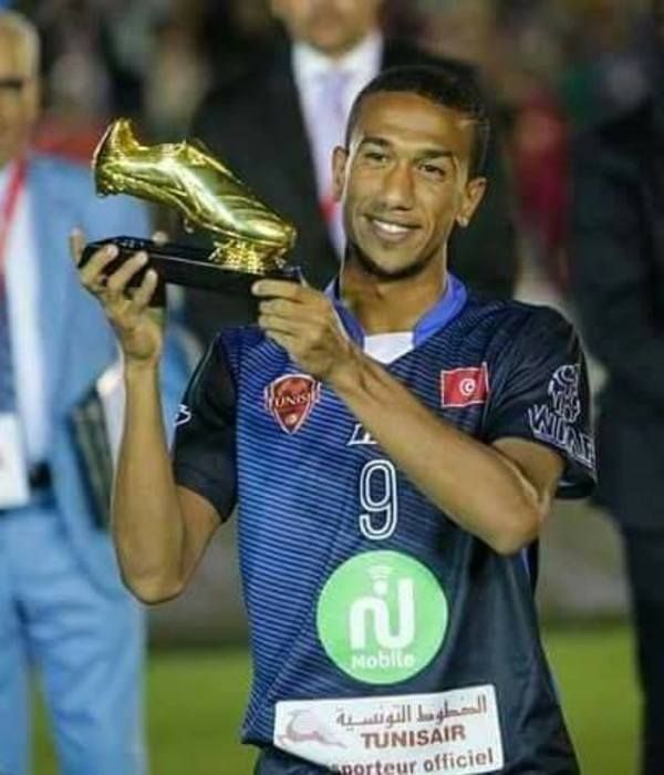 عدي بلحاج يحمل جائزة أفضل لاعب بمونديال الميني فوت 2017