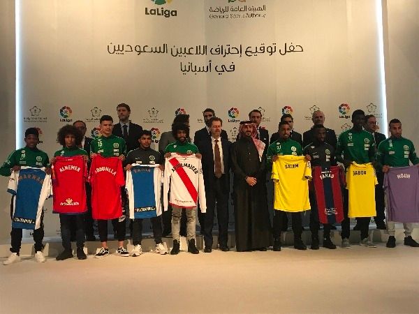 من مراسم التعاقد