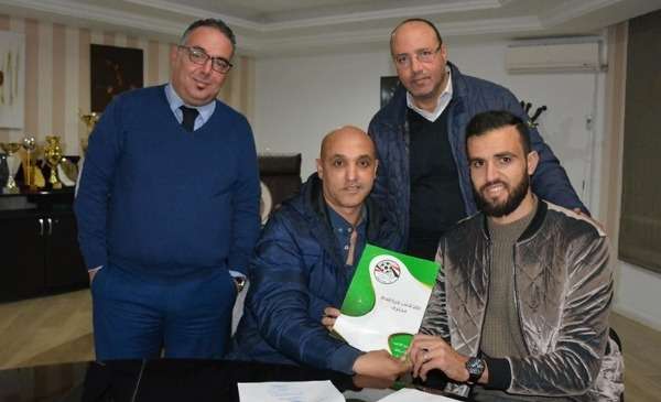 جانب من التوقيع