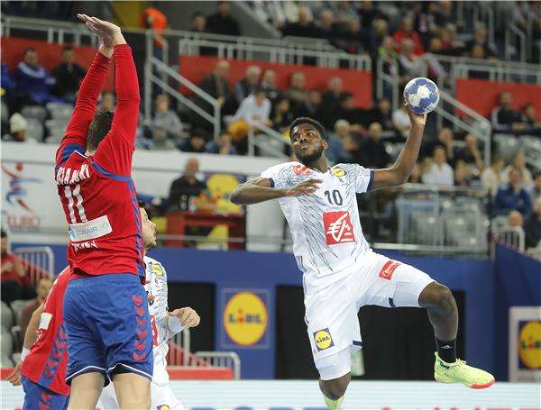 جانب من مباراة فرنسا وصربيا