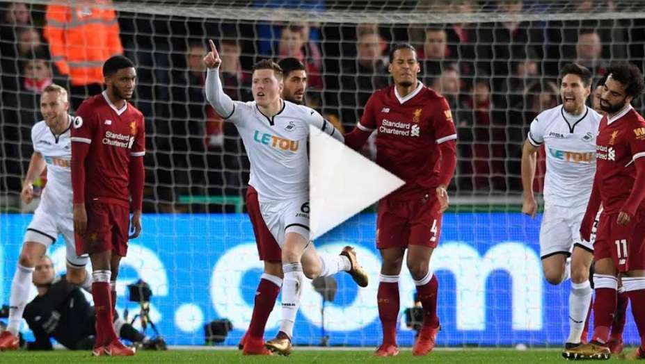 جانب من لقاء ليفربول وسوانزي سيتي