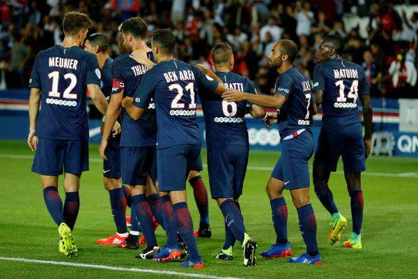 لاعبو باريس سان جيرمان