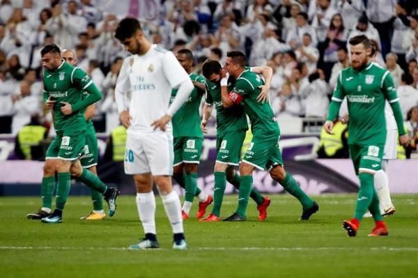 احتفال لاعبي ليجانيس بالهدف الأول