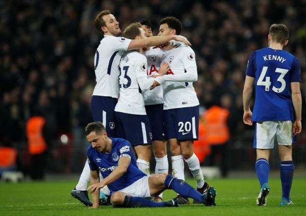 لاعبو توتنهام