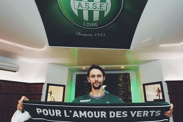 سوبوتيتش بقميص فريقه الجديد