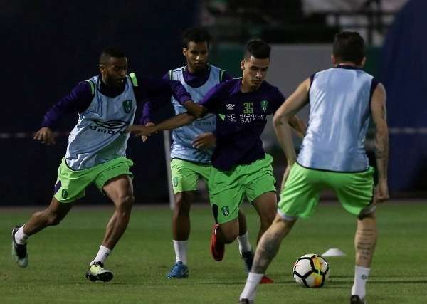 بن عمر في تدريبات الأهلي