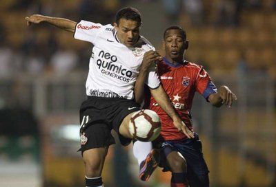 جانب من مباراة كورينثيانز وإندبندينتي ميديين الكولومبي