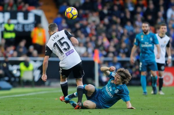 لوكا مودريتش من مباراة فالنسيا