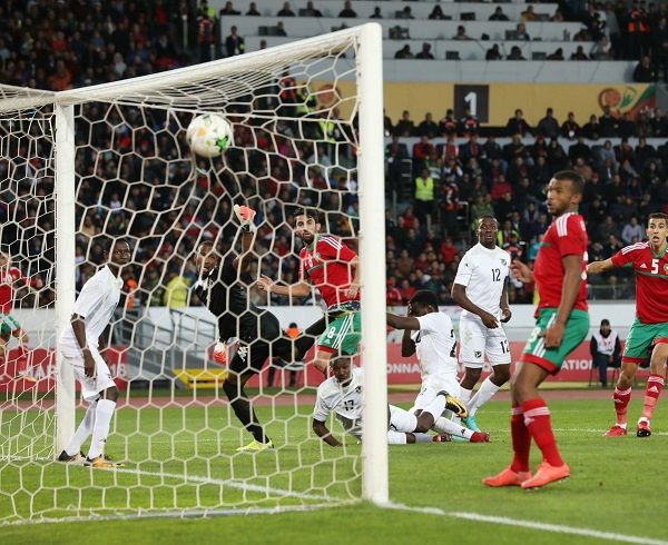 جواد يميق (يمين)