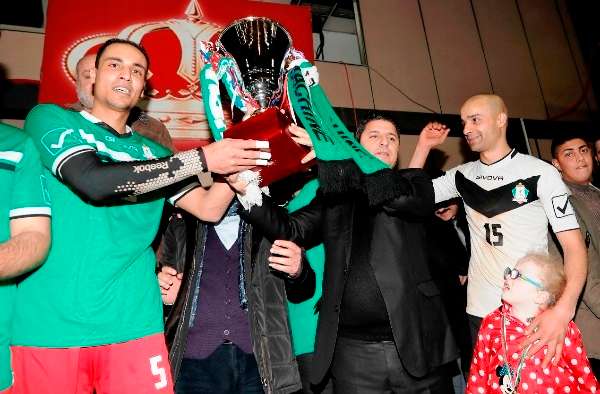 الوحدات يتوج بكأس البطولة