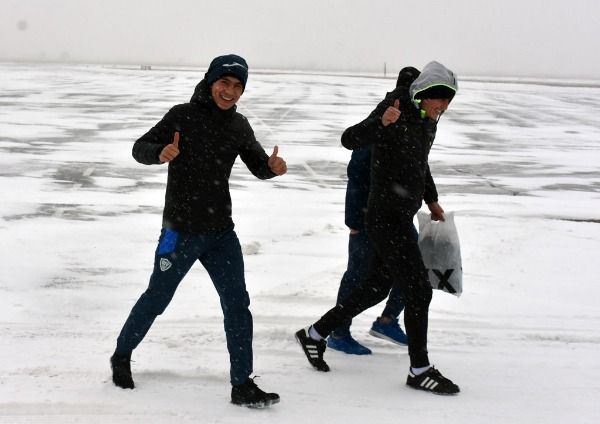 مشهد من معاناة الفيصلي جراء تراكم الثلوج