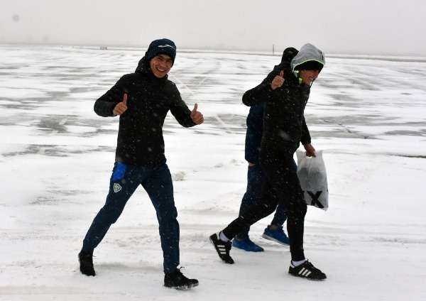 مشهد من معاناة الفيصلي جراء تراكم الثلوج