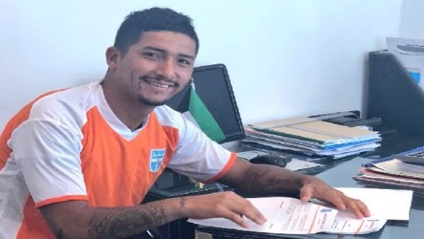  جونيور يوقع على عقد انضمامه لكاظمة 