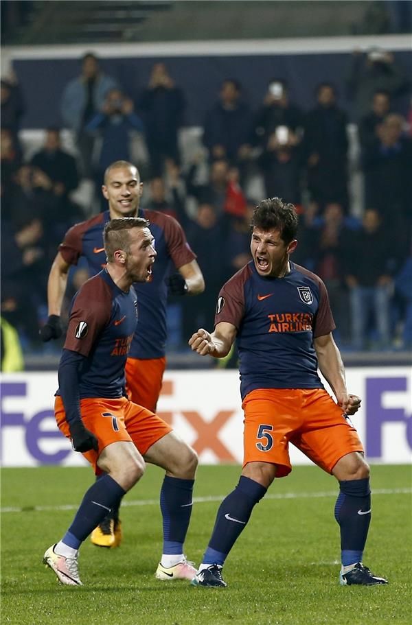 لاعبو باشاك شهير