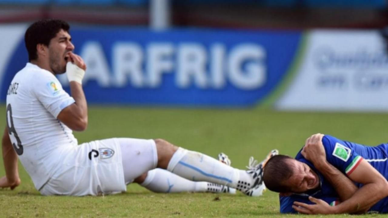 suarez-biting-italy