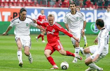 جانب من مباراة لوكوموتيف موسكو وضيفه تومسك