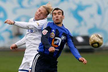 جانب من مباراة دينامو موسكو وضيفه ساتورن في ديربي العاصمة