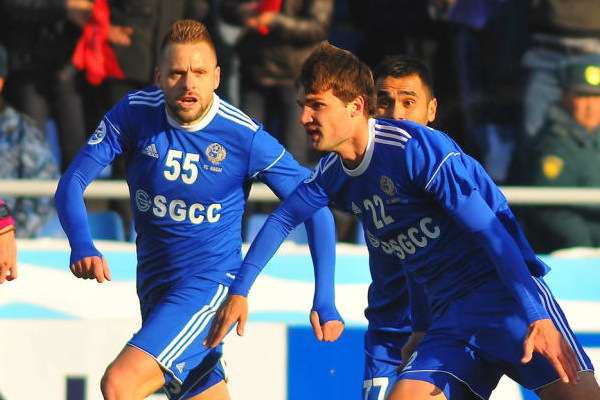 لاعب ناساف جلبان يحتفل بهدفه الأول