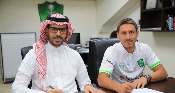 ميليجان لحظة التوقيع