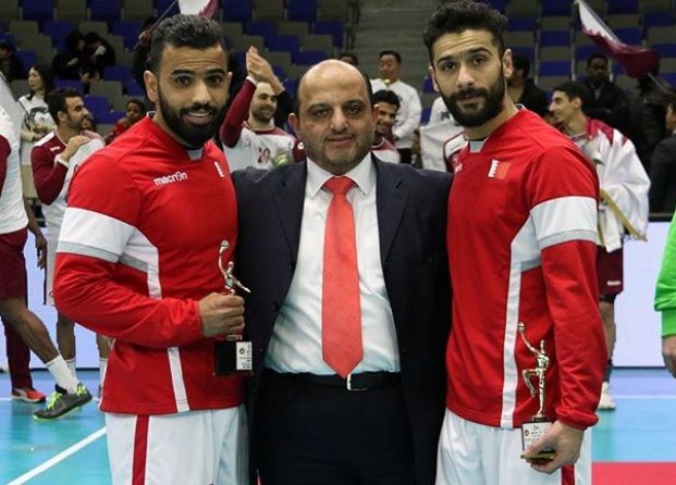 علي عيسى يتوسط الصياد ومهدي سعد