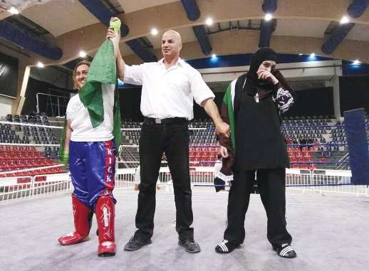 دنا الغامدي (يسار)