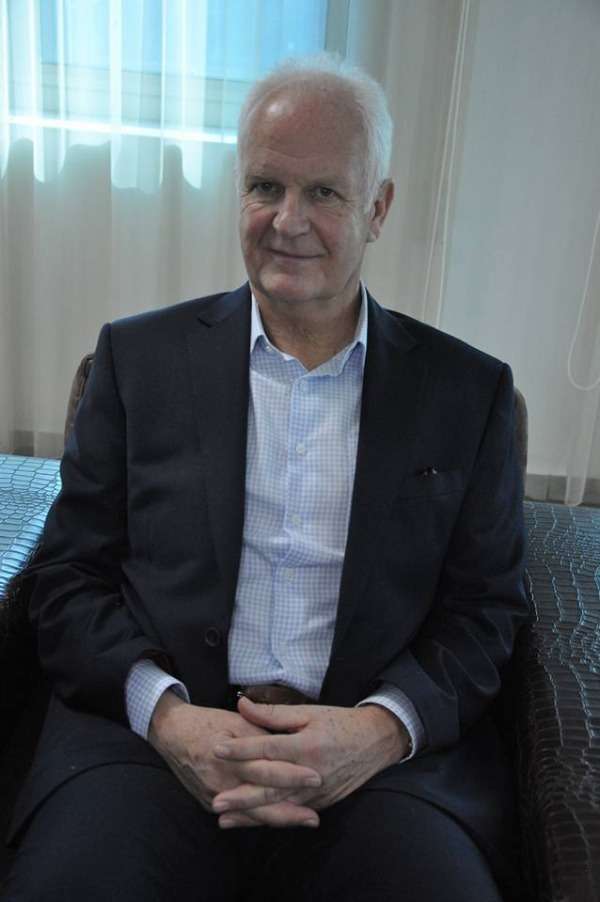  بيرند ستينج