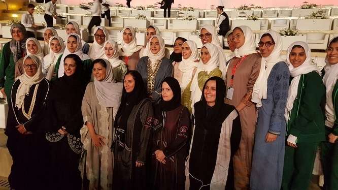 الأميرة ريما تتوسط البعثة الرياضية السعودية