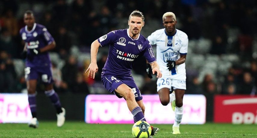 لقطة من المباراة