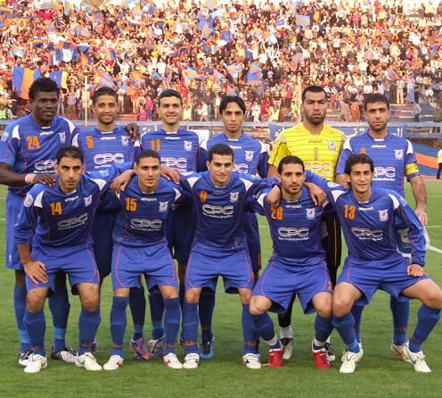 فريق الكرامة قبل بداية المباراة
