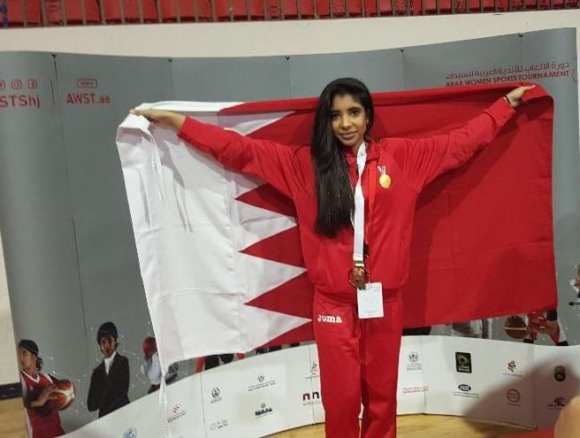 البحرينية فيٌ جناحي مع الميدالية برونزية 