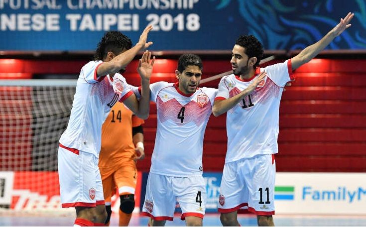 فرحة لاعبي البحرين بالهدف الثاني