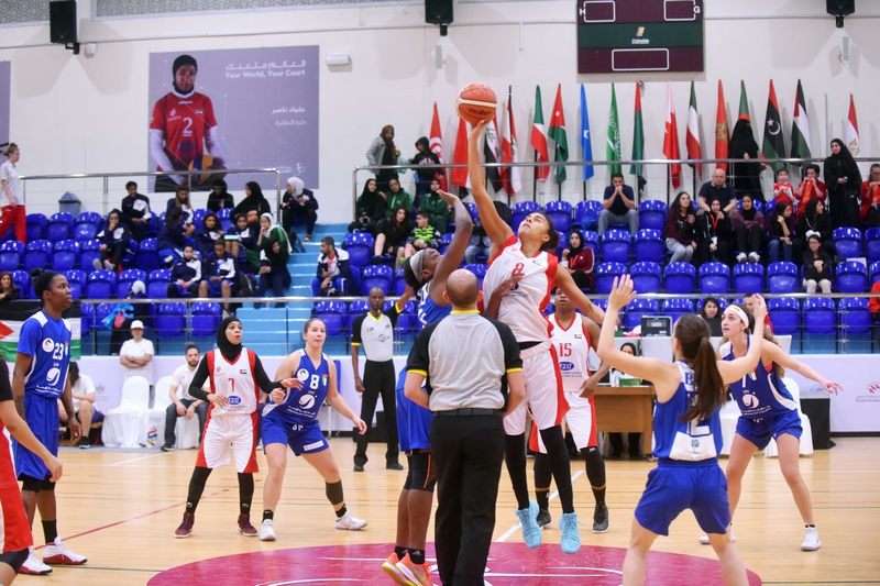 جانب من مباراة الفحيص والشارقة