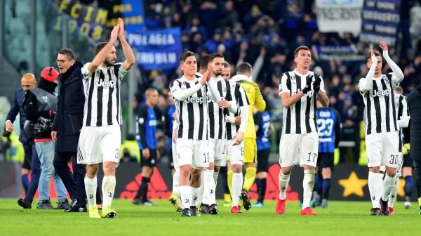 ديبالا مع لاعبي يوفنتوس