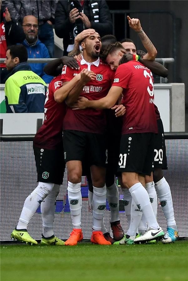 لاعبو نادي هانوفر