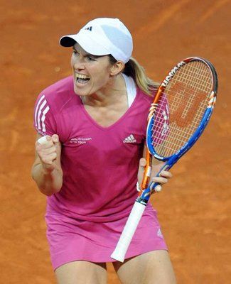 فرحة هينن بعد فوزها على يانكوفيتش